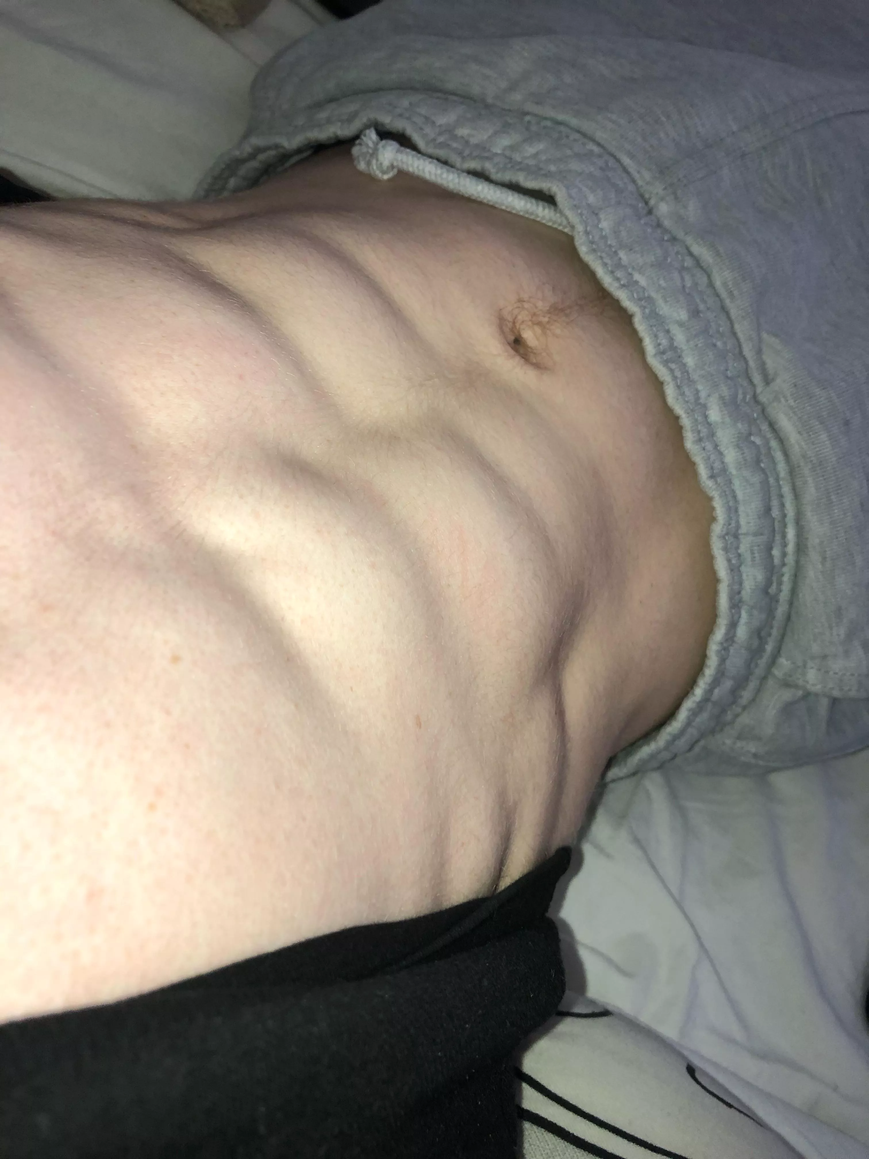 18 from Sweden looking for hot dudes. Hmu with Face @shoomo_1