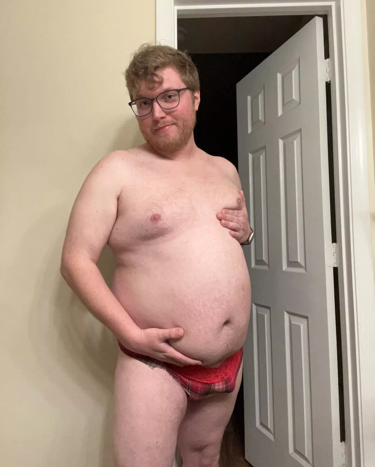 31, getting into cross dressing and being a sissy. Really need a masculine man to breed me deep and knock me up …