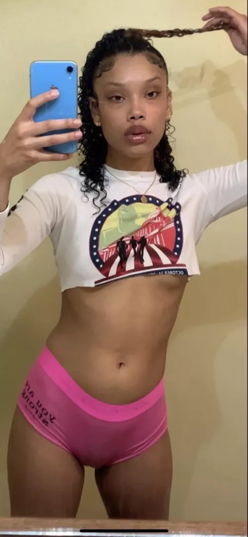 DOM seeking a sexy sugar daddy 👅 (ONLINE ONLY)