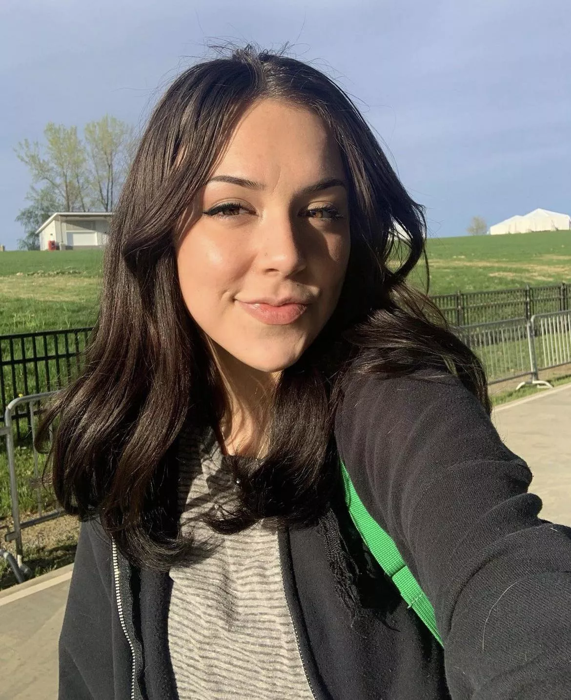 F21 Let me walk around campus wit your cum on my face