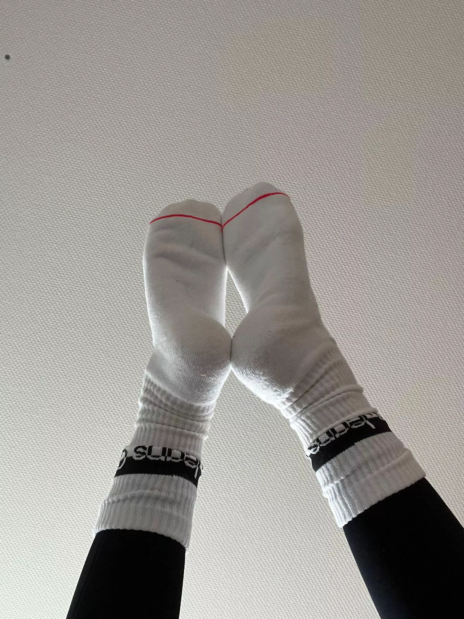 How about I shove my sweaty gym feet in your mouth?😈