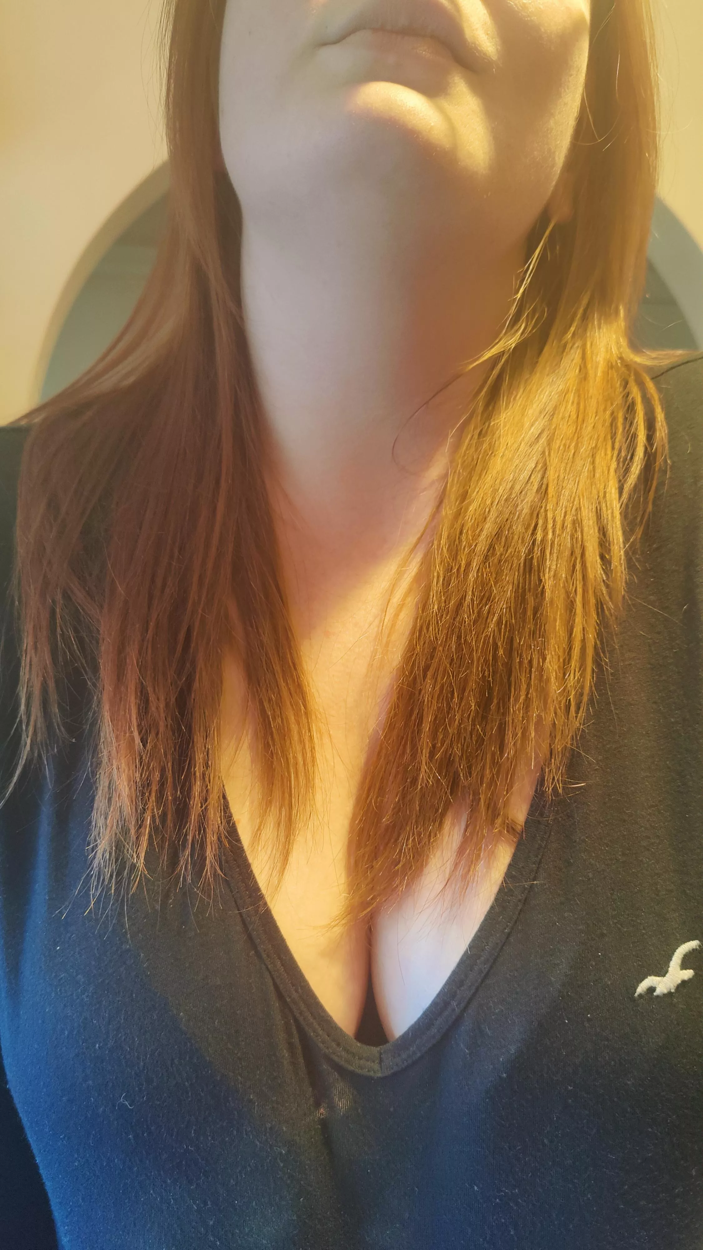 I love how my hair points to where you should be looking x