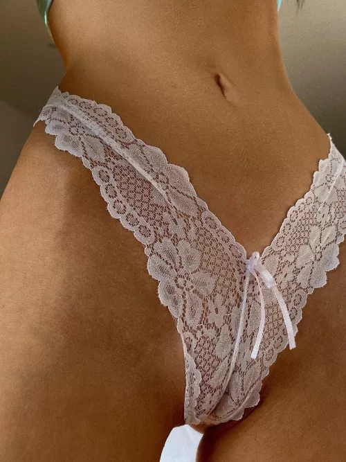 Today’s gap barely exists… just like my panty. 😍😘