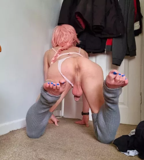 U like my toes in blue? 💙