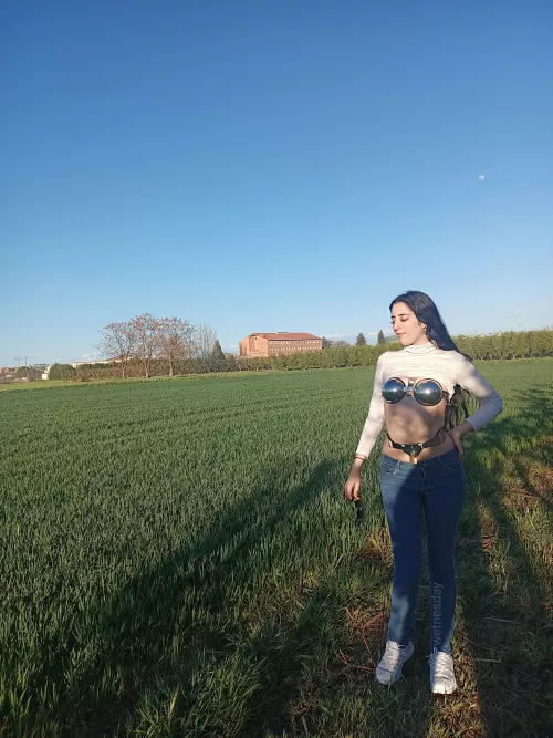Went for a walk yesterday after 18h locked🥰 Peopls could see my armour so it was a bit funny 🤣