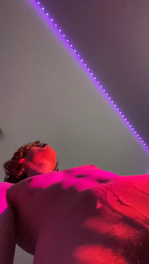 18 had to stop playing over watch to jerk off 😈