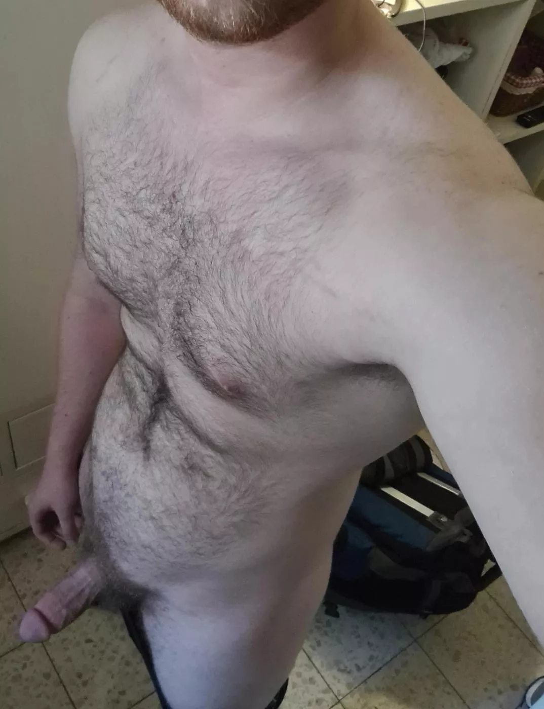 [20] looking for muscular gym bros