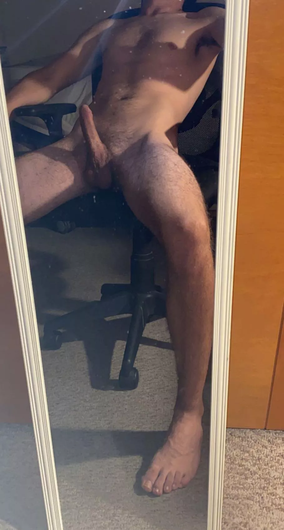 21 horny. Fit guys hmu: jacob_phill20