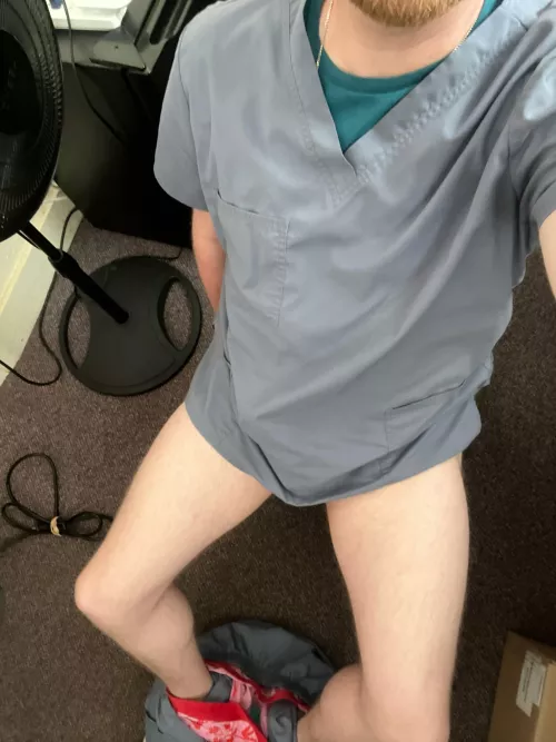 25 yo nurse. Horny af at work, looking for bate bros. Snap me: jasonbsmith987