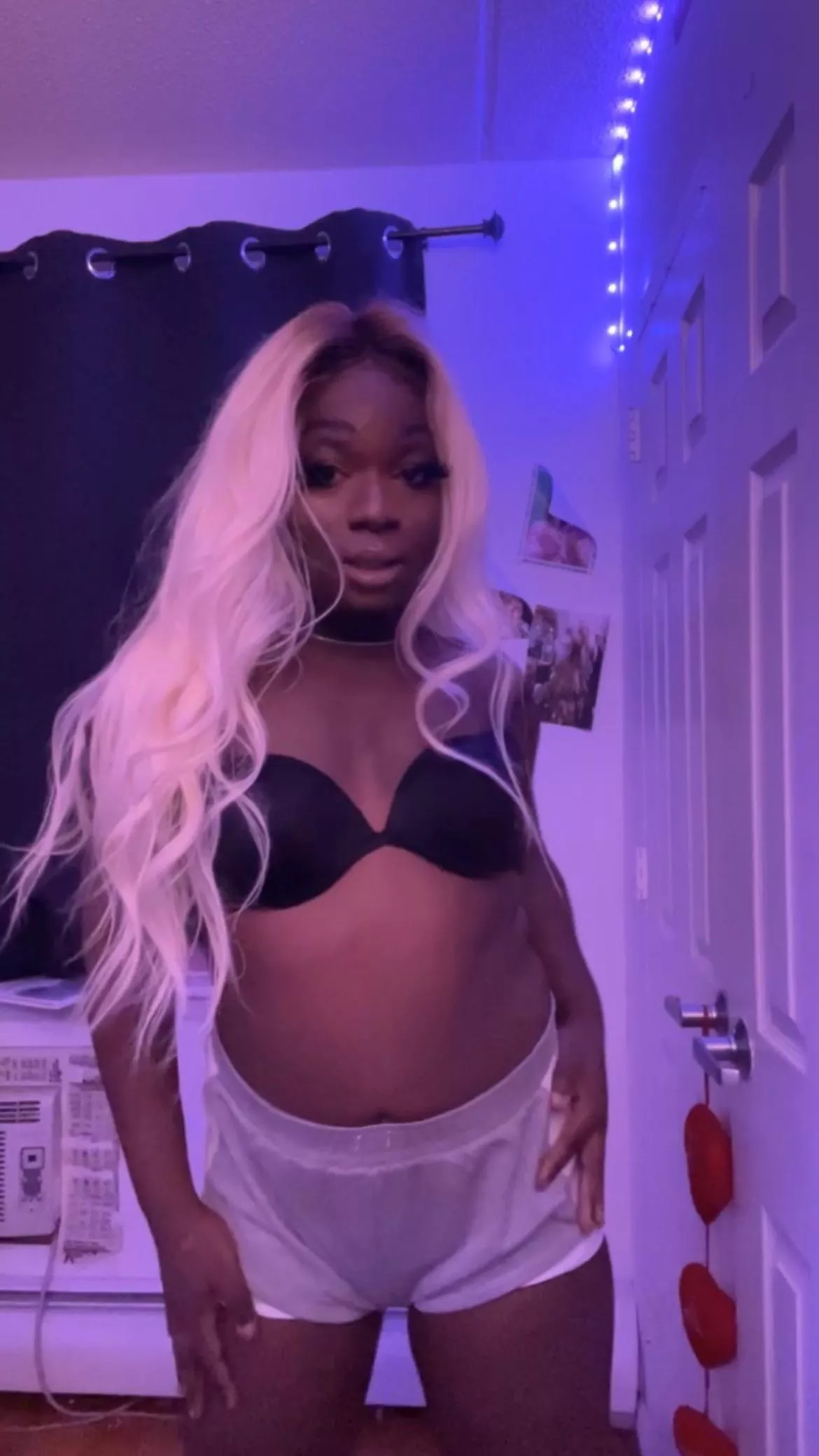 do you like the blonde on my dark skin? 🍫