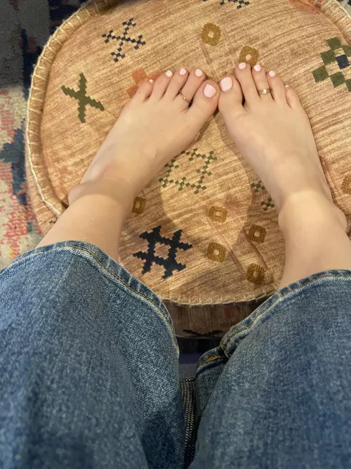 Do you think the dads look at my feet?😬