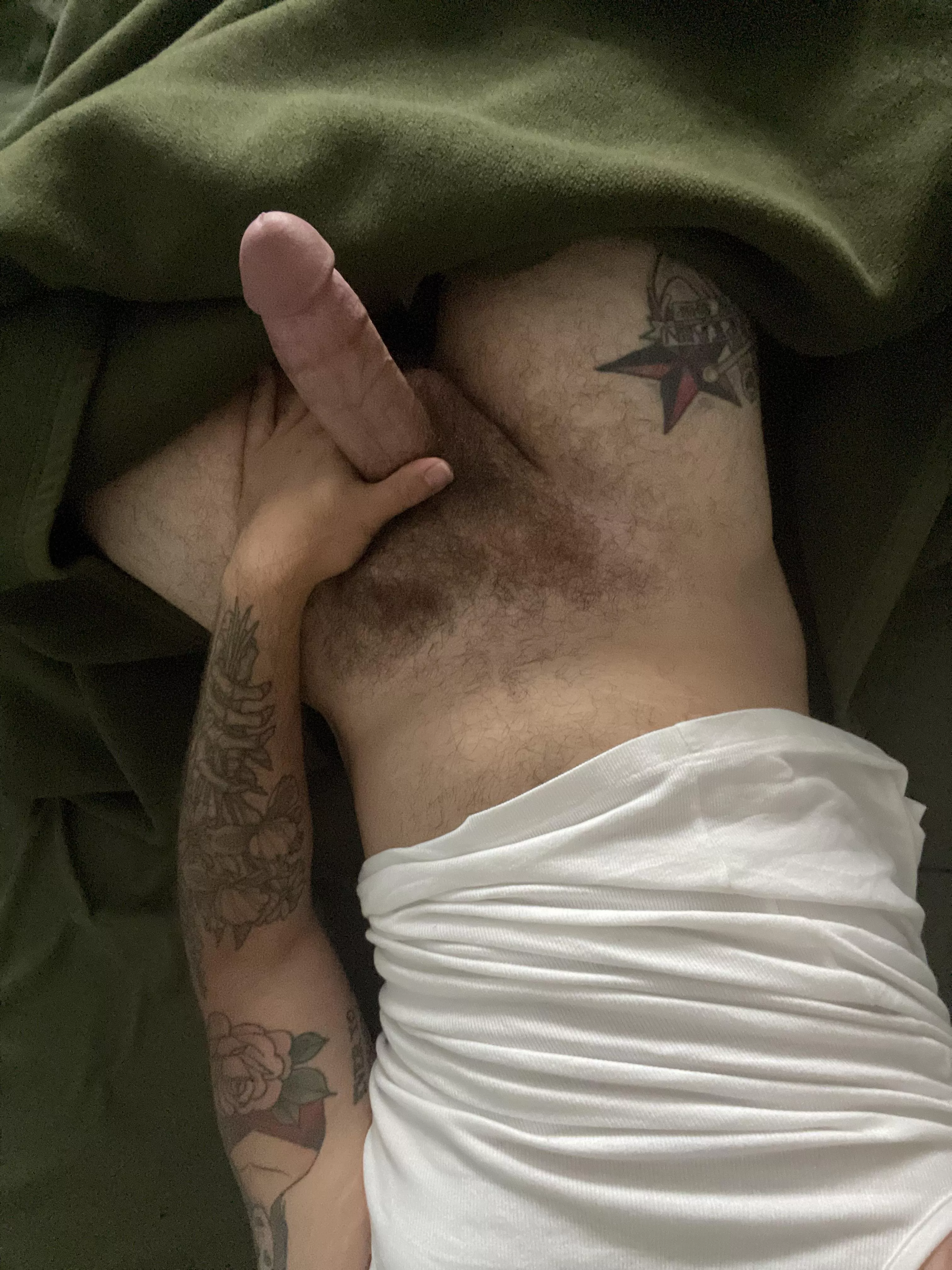 does this thing make my hand look small?