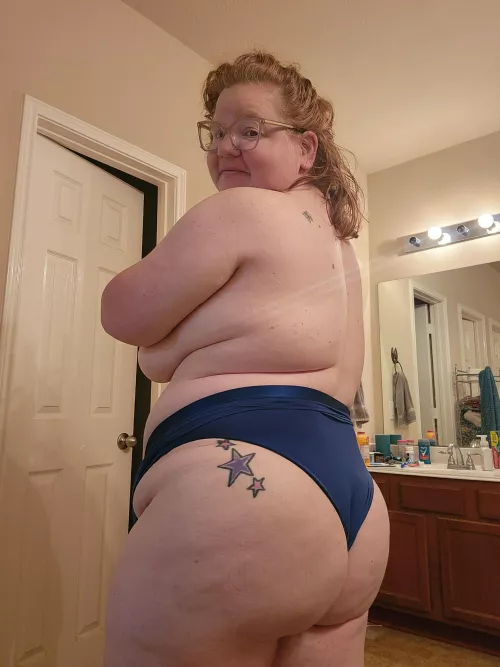 🎵 Don't ya wish your girlfriend was hot like me🎵