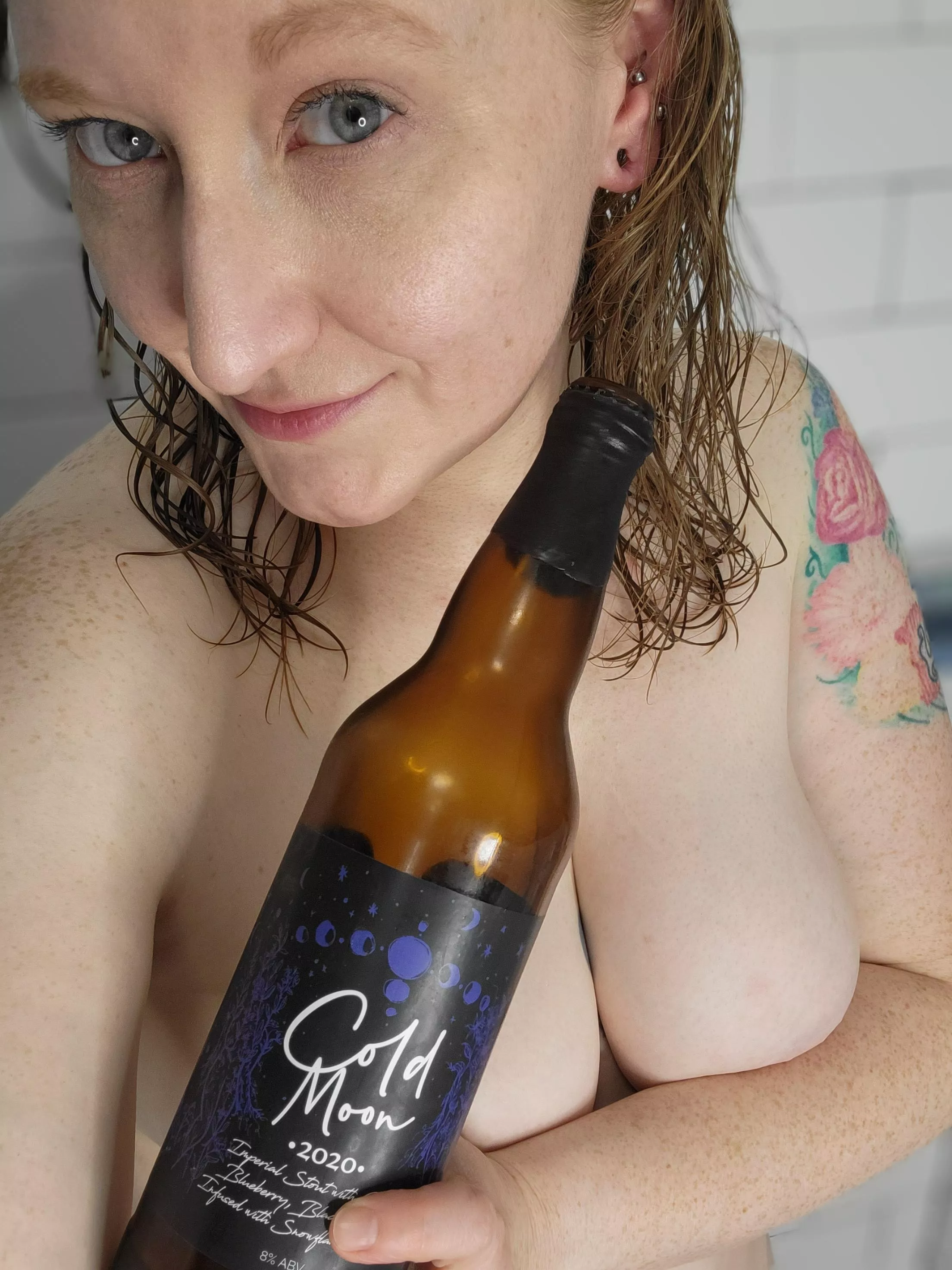 First beer from this brewery and it was a fun one. Crooked Tooth Brewing Cold Moon Imperial Stout w/ Blueberry, Black Cherry, Cacao, & infused with snowflake obsidian.