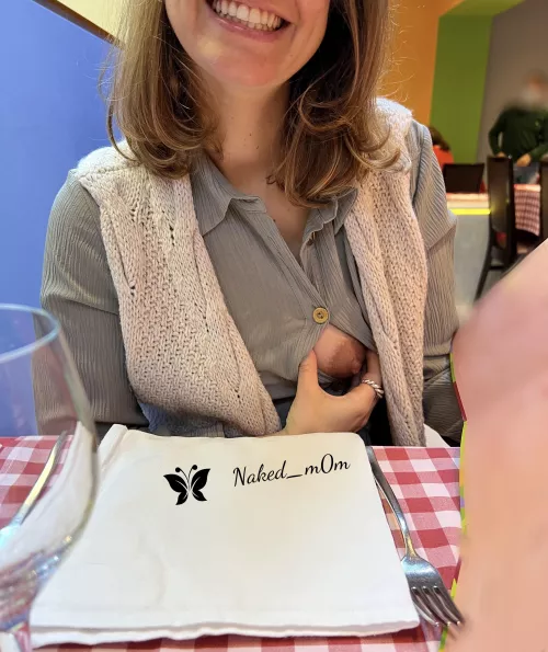 Flashing at a restaurant 🙈