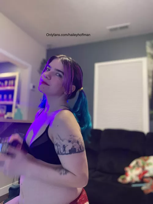 Got some vibes going playing Xbox.