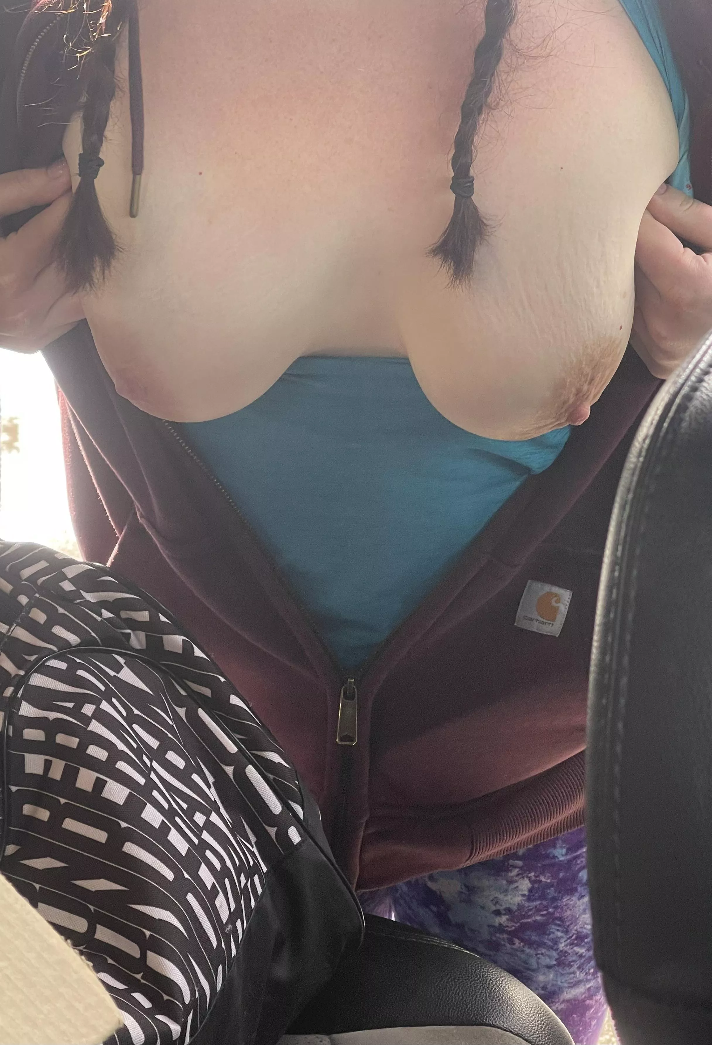 Happy hump day 😜 gave my husband a quick flash before our gym sesh