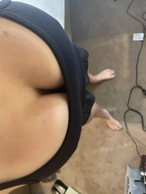 I mean……it’s just a picture of my feet……..