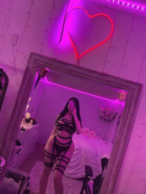 I’m tired of men and there nasty looks at me I want a woman’s touch I want a gf