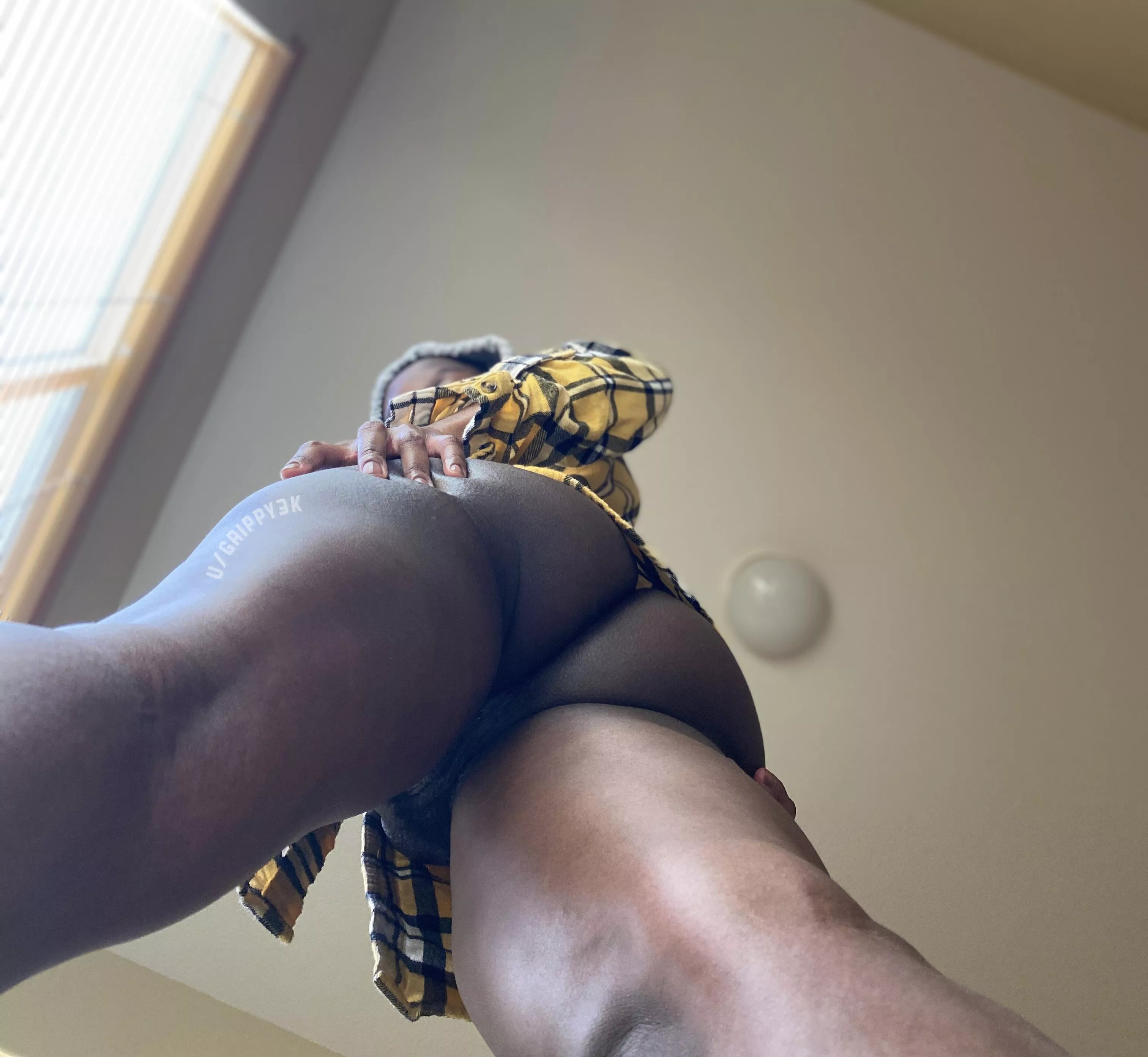 I’m tryin to bump and grind on your lap