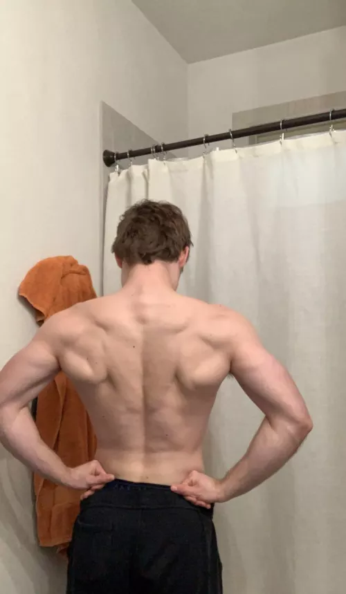 Imagine scratching my back 😈