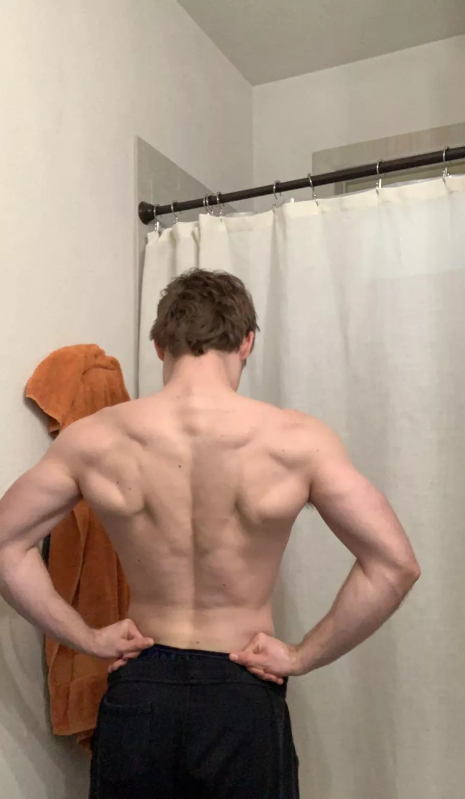 Imagine scratching my back 😈