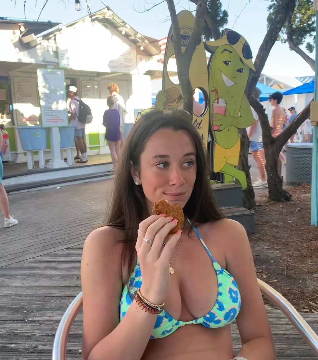 IUTR Eating a Cookie