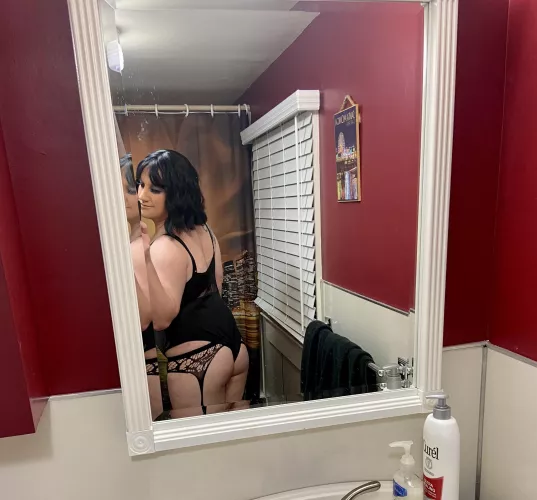 Looking for a roomie who wants to dick this down everyday 😈