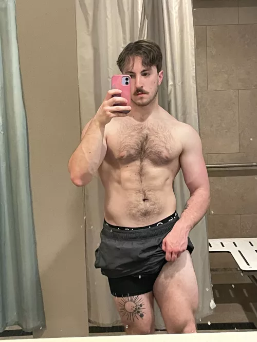 (M) whats your favorite body part on a guy?