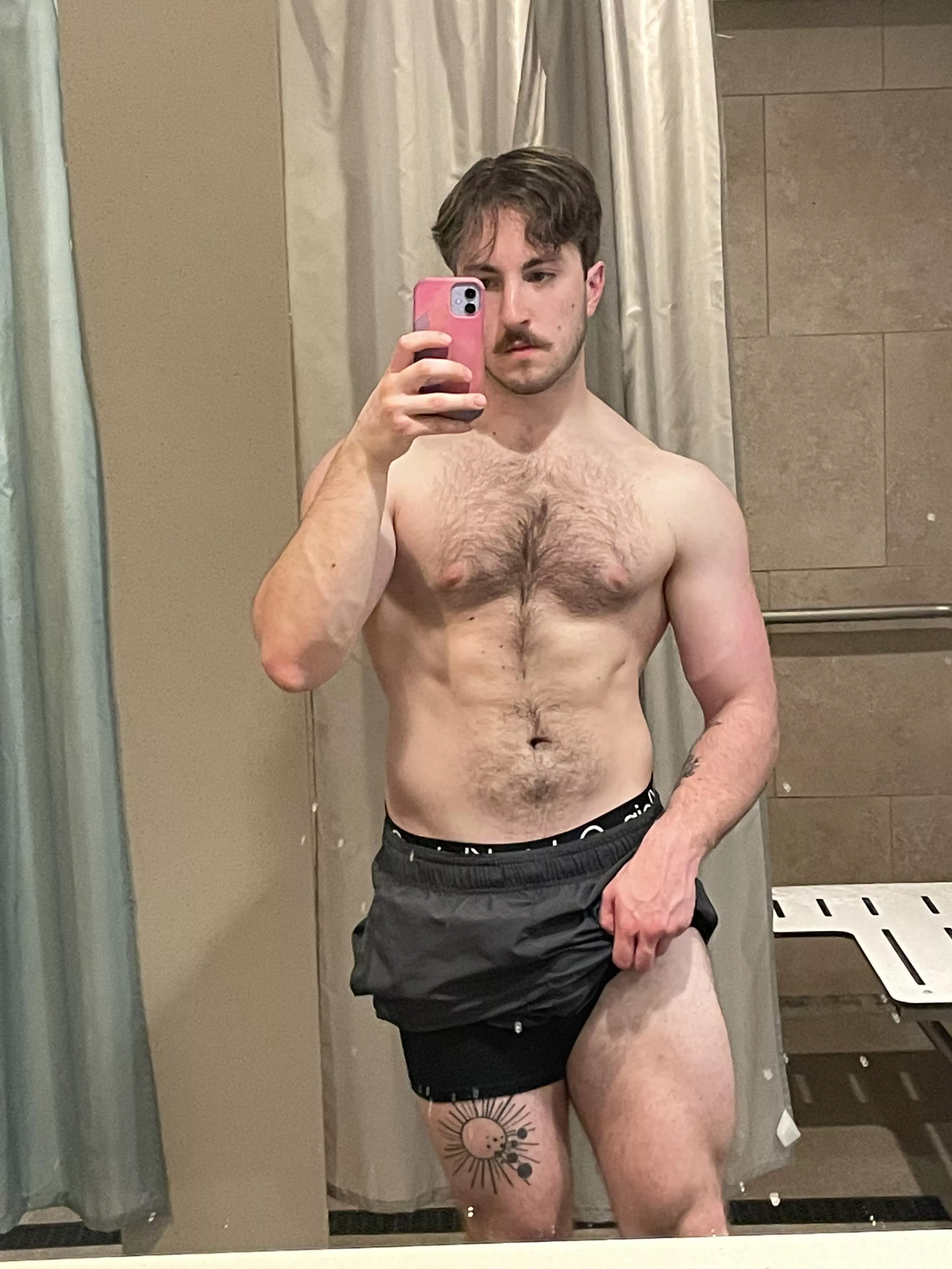 (M) whats your favorite body part on a guy?