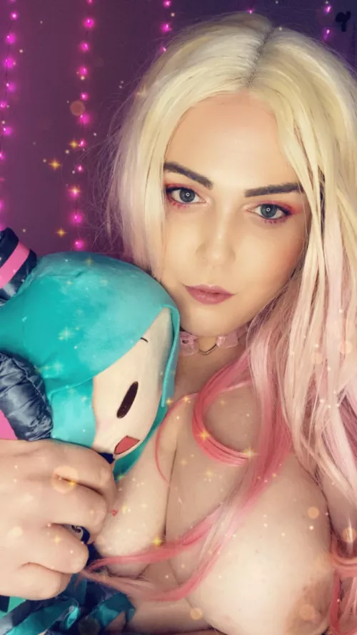 Miku is mesmerized, are you?😈