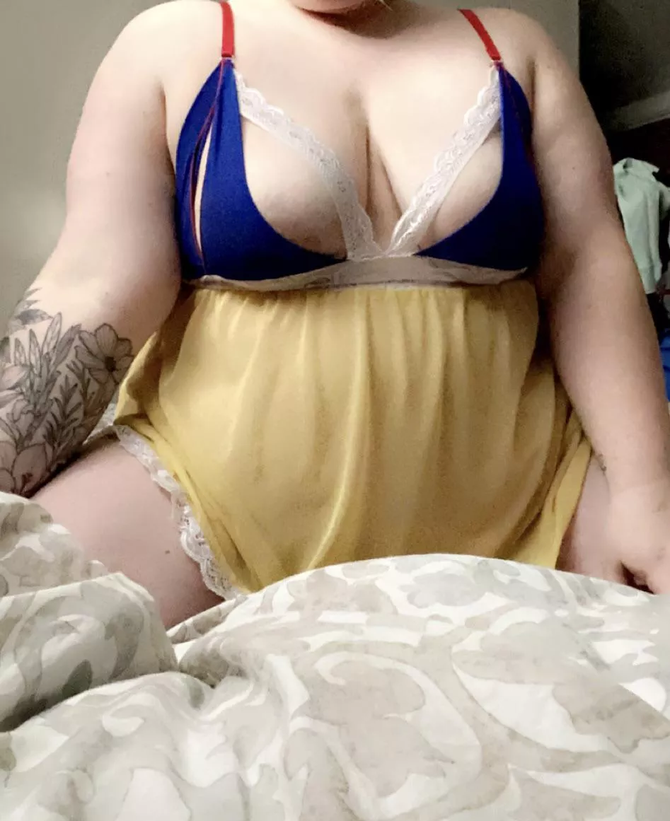 Mirror mirror on the wall, who’s the most fuckable of all?