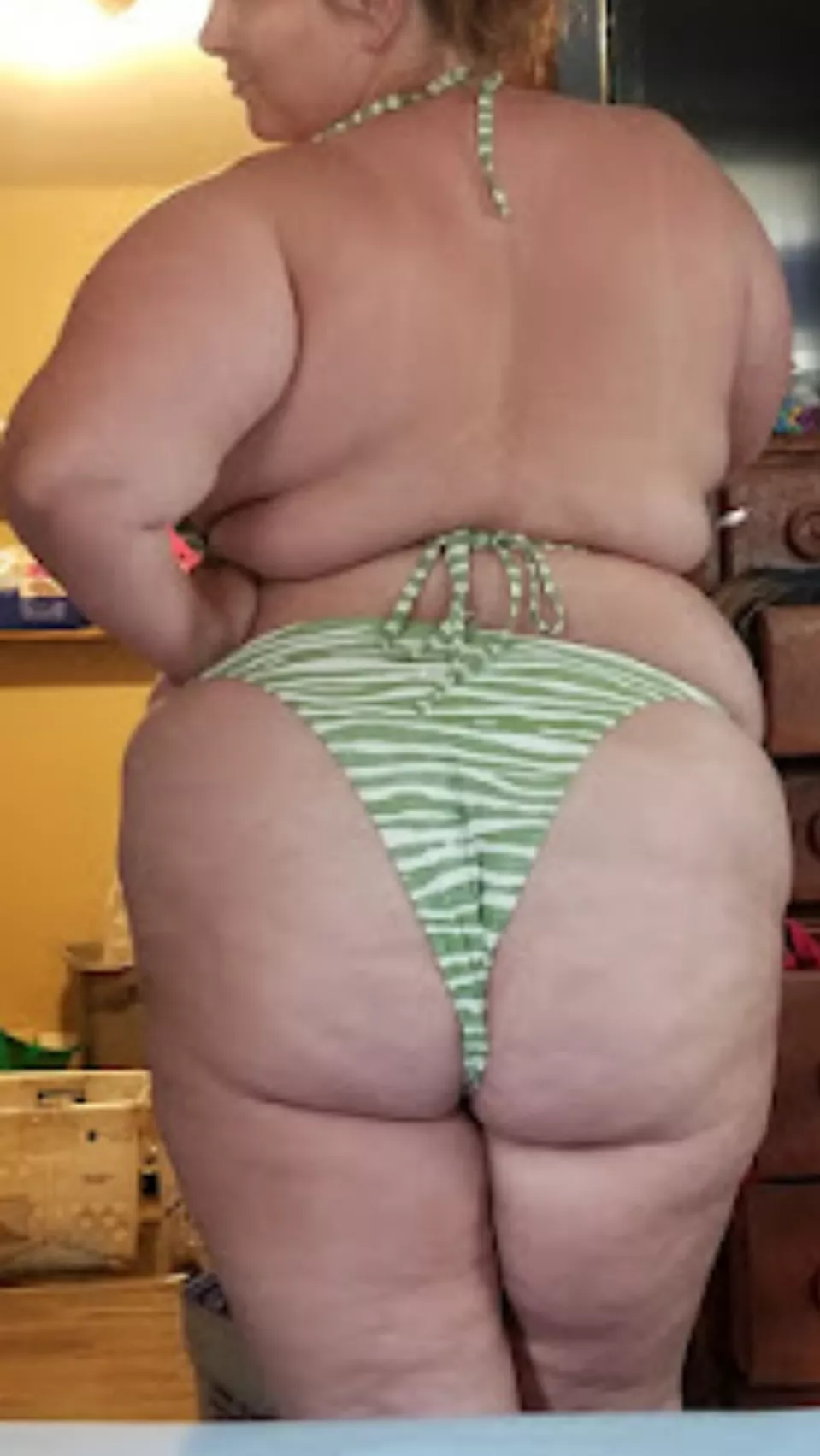 My booty looks good in green! 😍