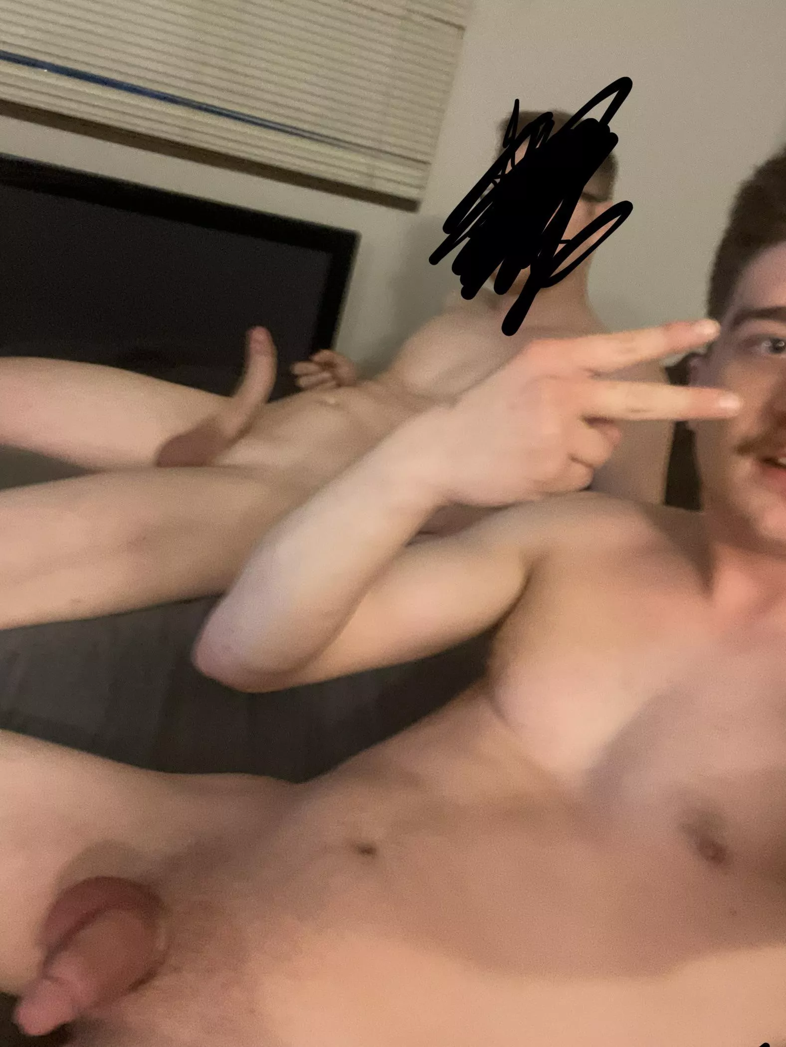 My buddy makes me look extra small lmao