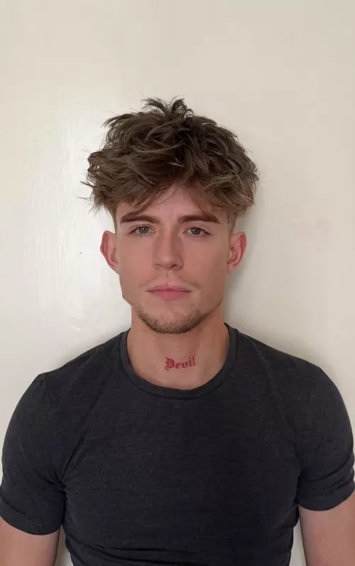 OKAY YALL. So many asked to upload a better and more natural photo. SO NOW😂 Guess my age😂😂😂😂