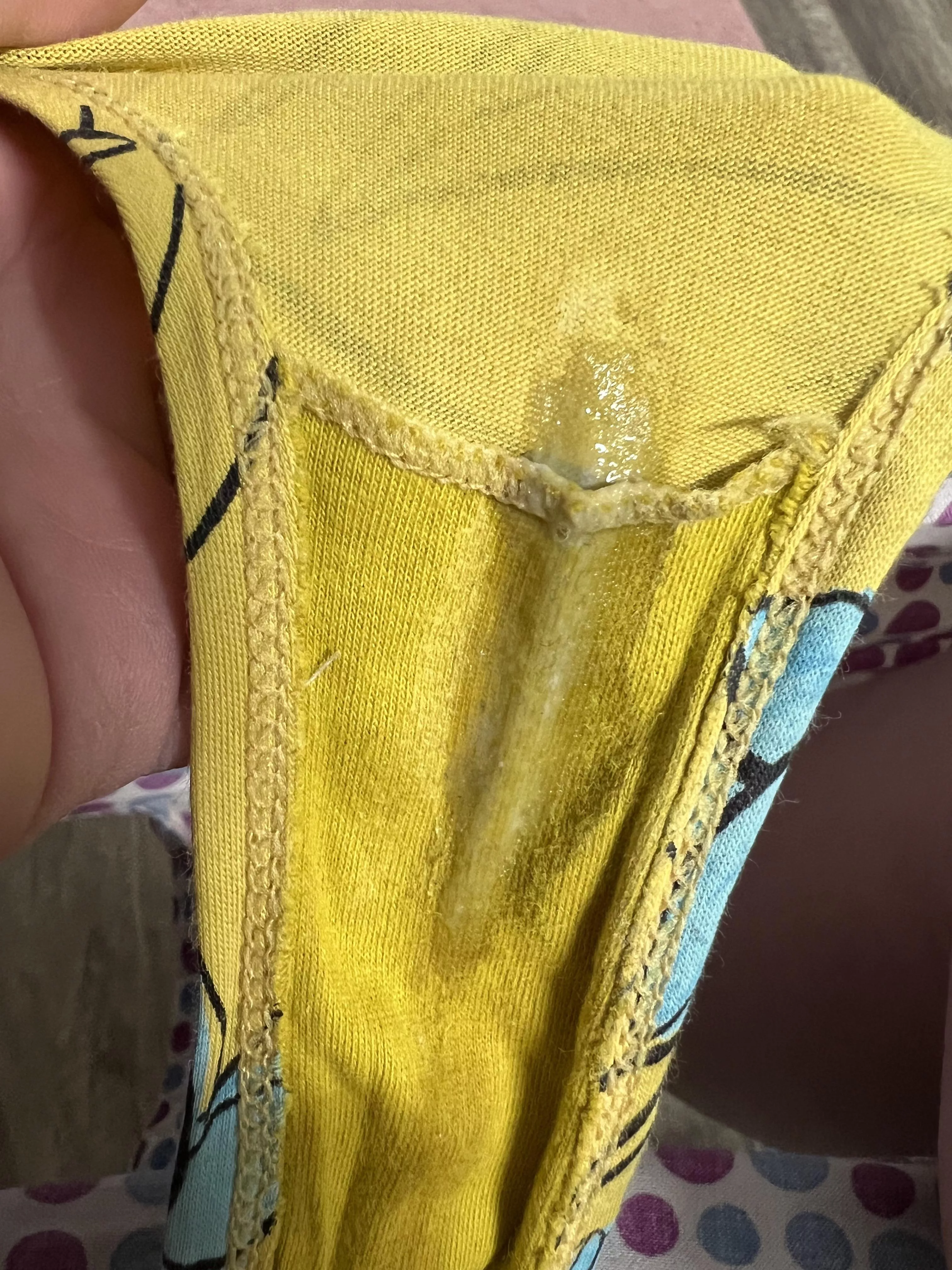 [Selling] nice bit of discharge in these yellow cheekies 🌼