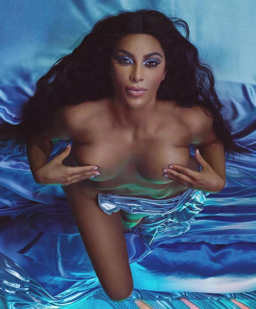 Tell your opinion on comments about this sexy Picture of Kim Momma