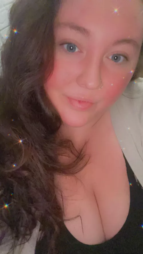 Too much cleavage for work? wait for my naughty post later 😘