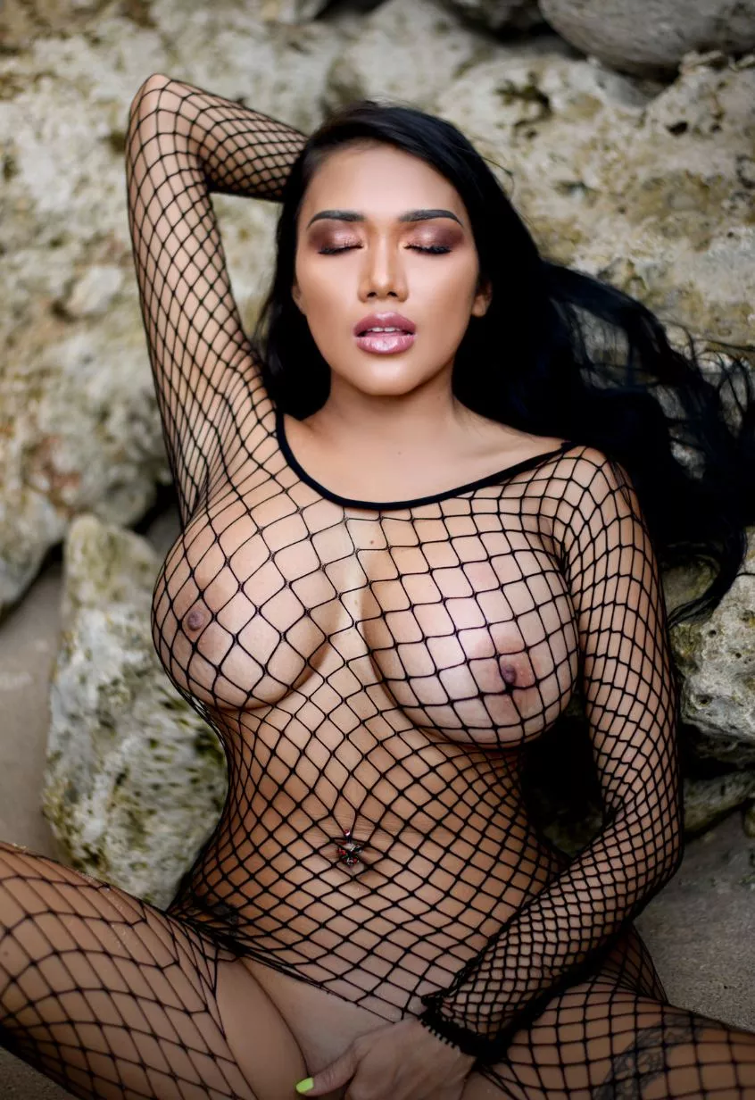 Who’s looking for an asian submissive slut