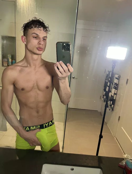 (18) If your BF didn't send you anything to nut to today, i’ll send you some nudes.