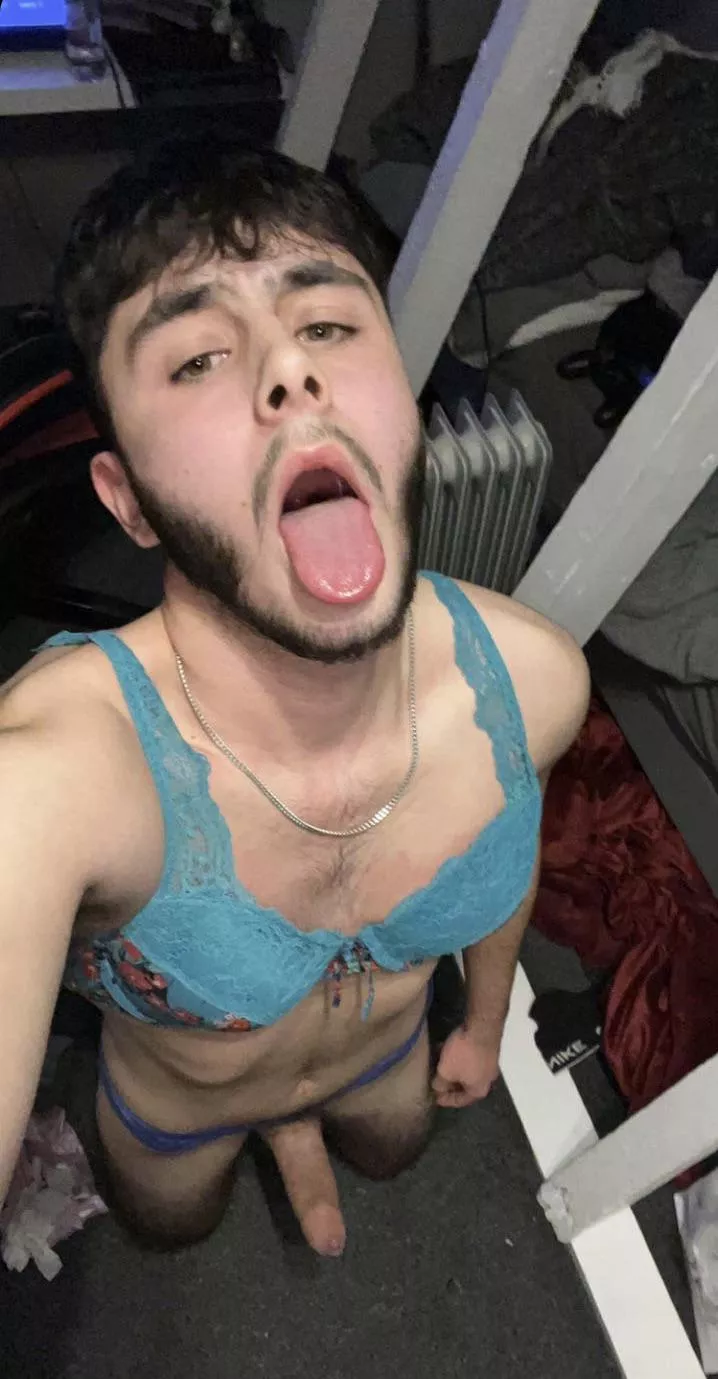 19 embarrassing myself dm for my snap will send u more like this!