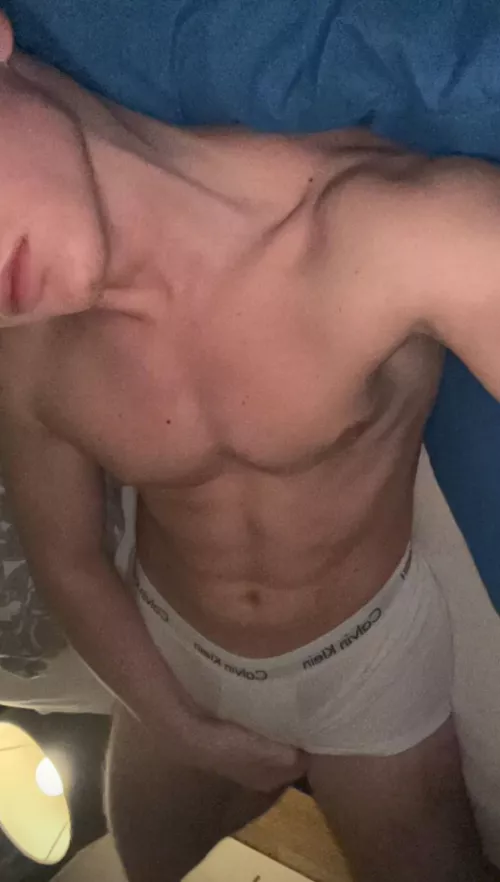 23 Anyone wanna hmu?