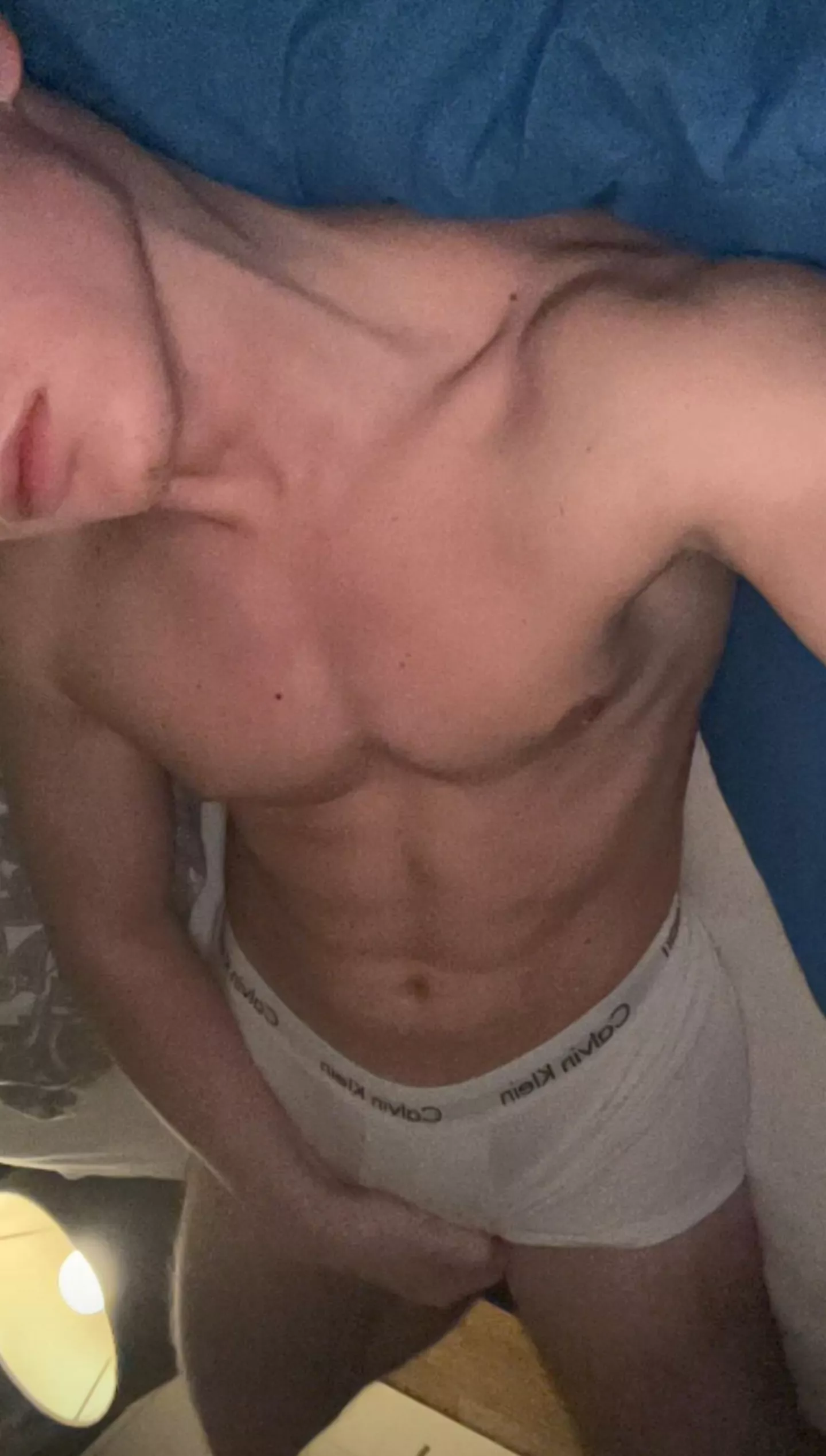 23 Anyone wanna hmu?