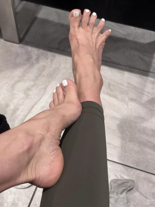 Arch, spread, veins oh my… (oc)