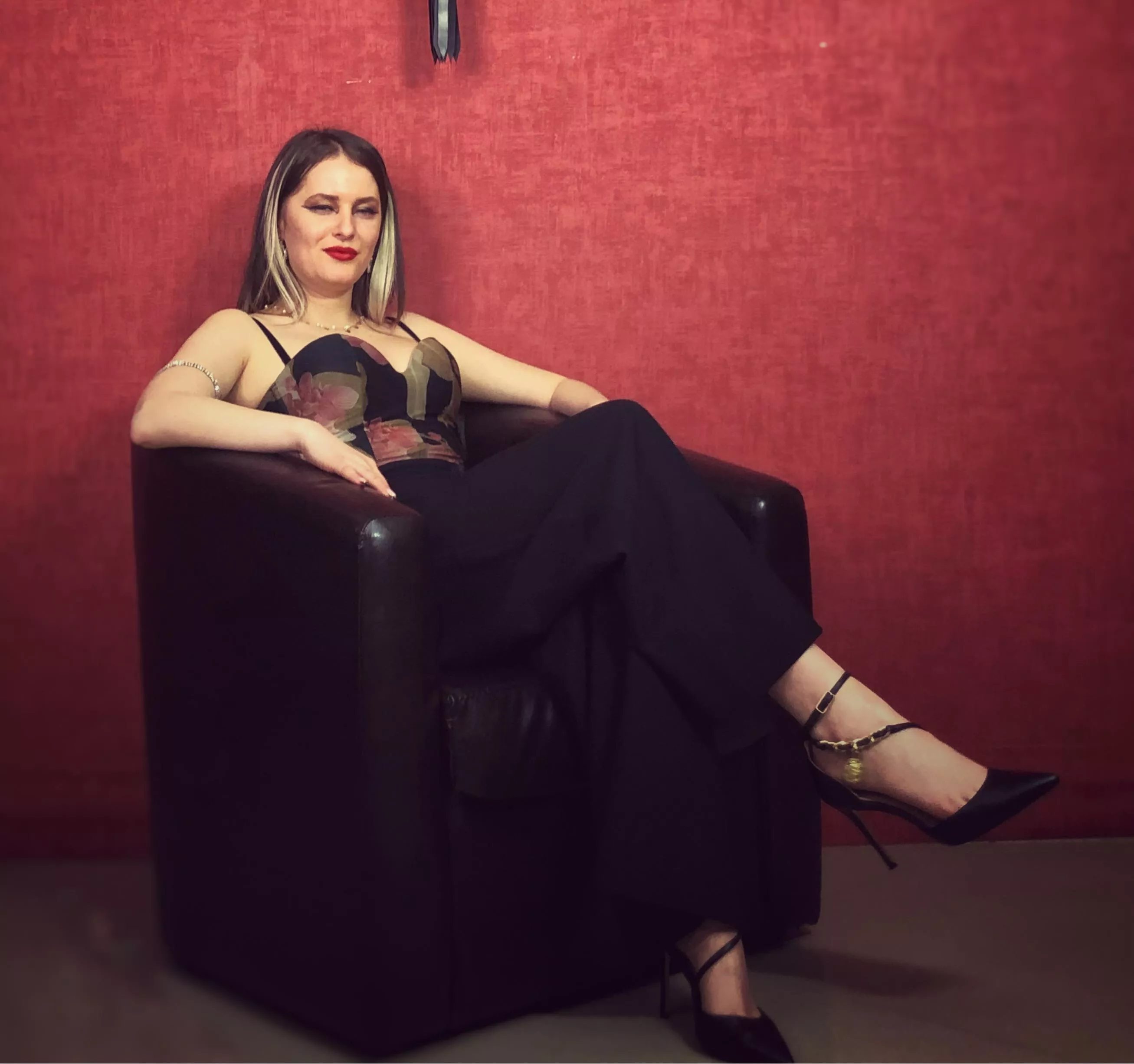 Bad secretary , in mood of a submissive boss