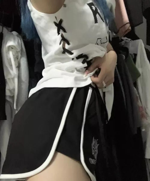 Do you like my new pants?Do you like me?>.<