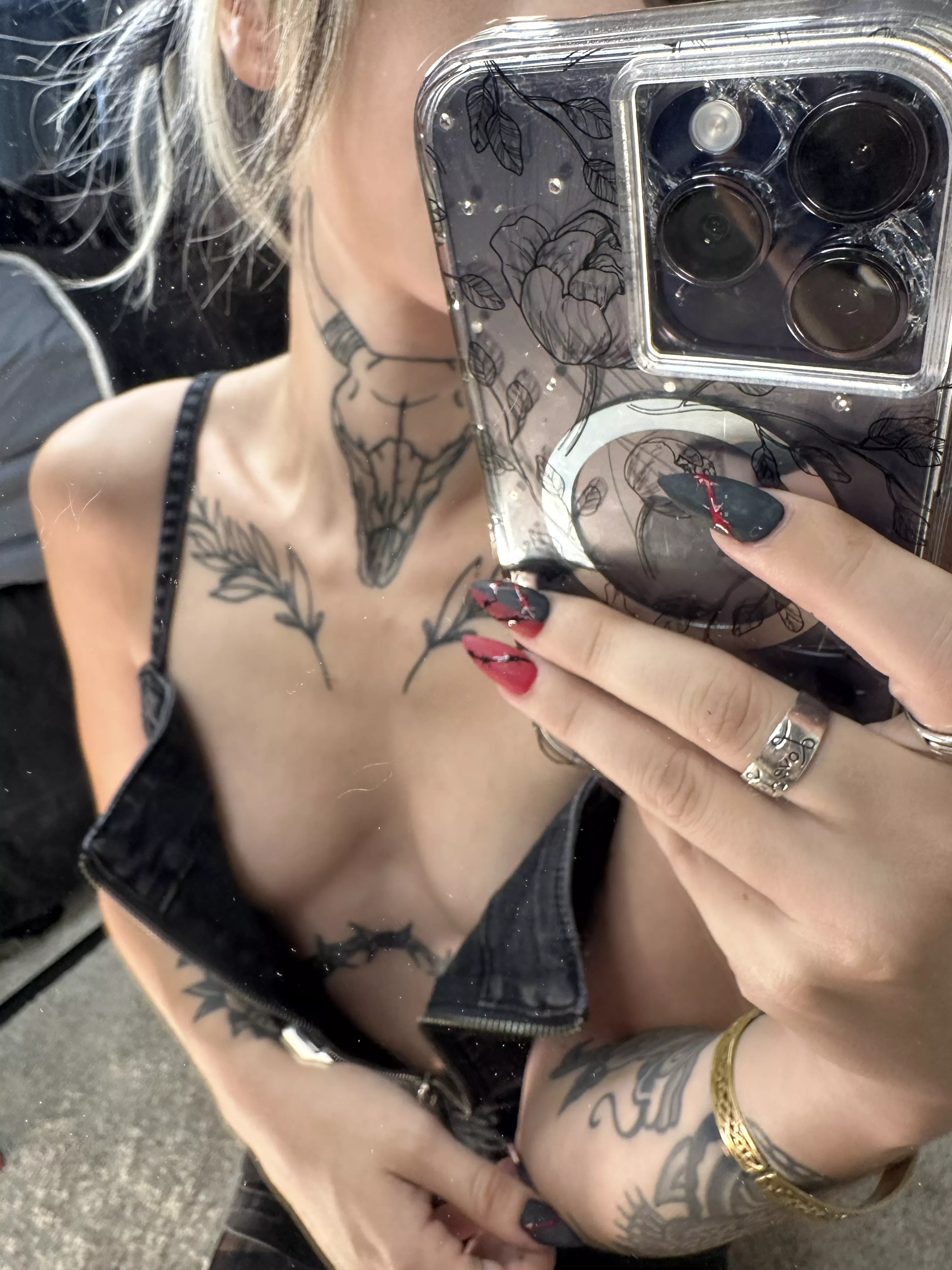 Do you like teens with tattoos??