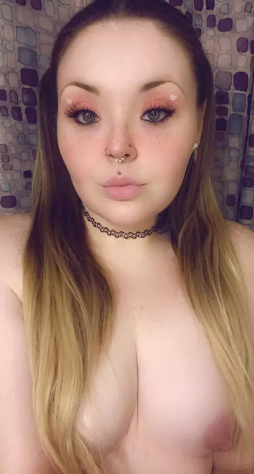 Extremely thick mommy