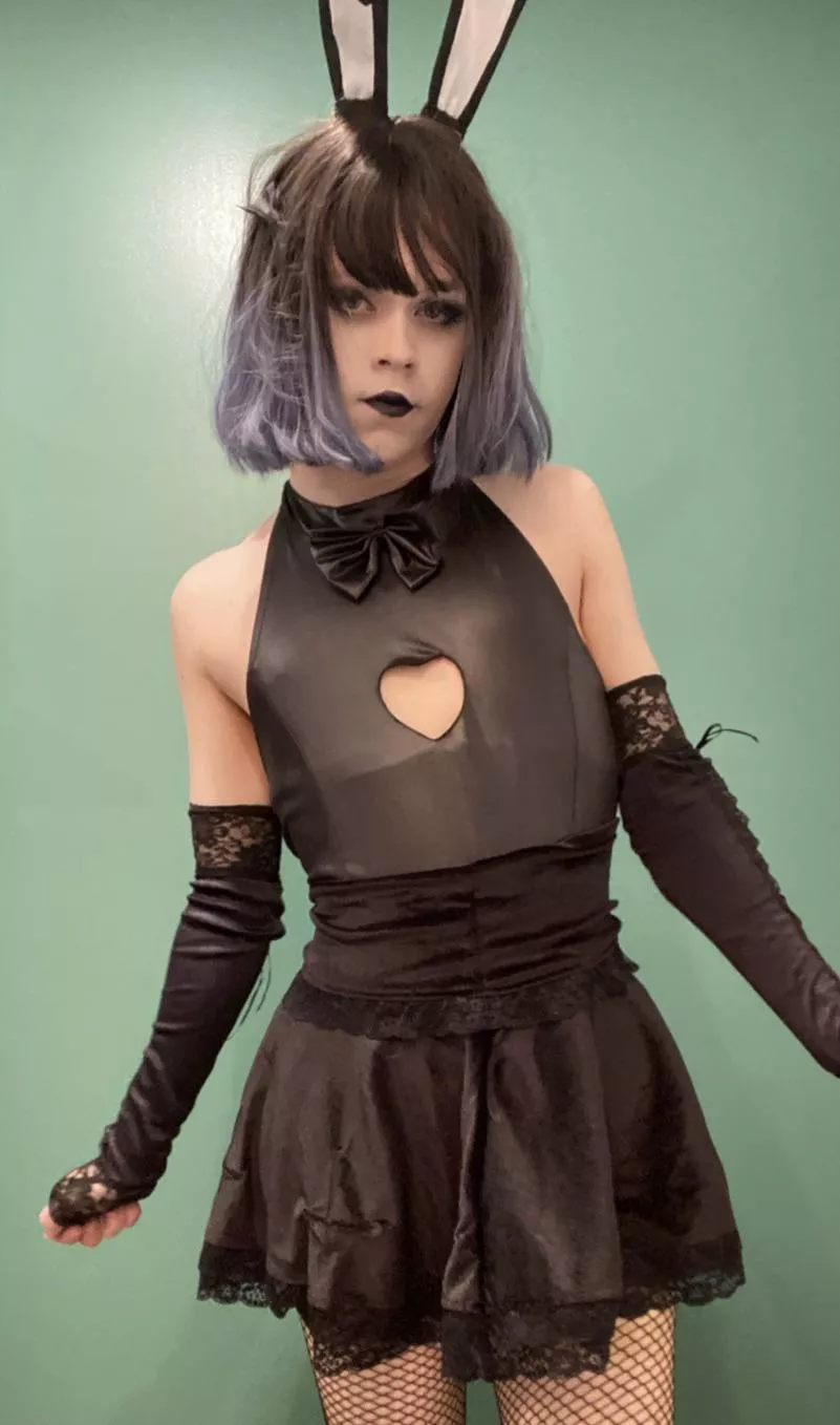 Got my self a cute outfit for easter🖤 I hope you all like goth bunny boys🖤