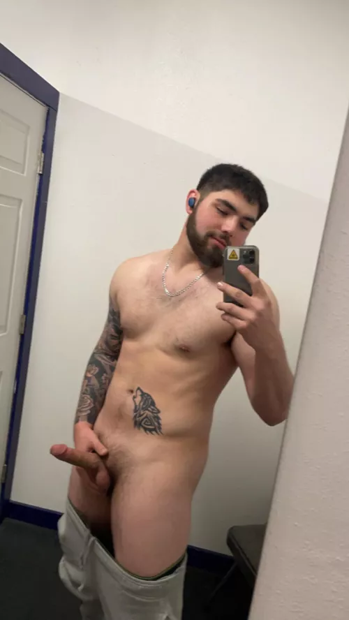 Had to get this picture off quick before anyone walked in😜